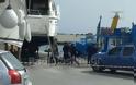 Ρεσάλτο του λιμενικού σε αλιευτικό με 1,5 τόνο κάνναβης (βίντεο και φωτογραφίες) - Φωτογραφία 4