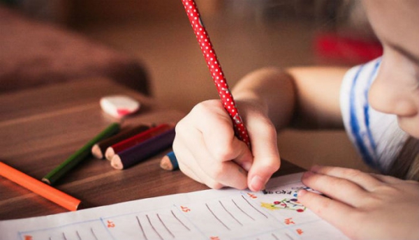 Γιατί τα παιδιά δυσκολεύονται να κρατήσουν σωστά τα μολύβια; - Φωτογραφία 1