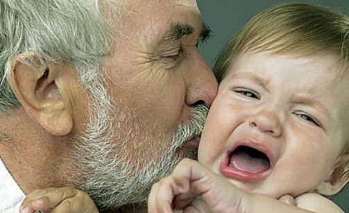 Γονείς μην αναγκάζετε ΠΟΤΕ τα παιδιά σας να φιλάνε τους συγγενείς με το ζόρι! - Φωτογραφία 1