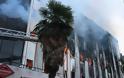 Φωτος: Φλόγες και στάχτη στην εφορία Λάρισας - Φωτογραφία 11