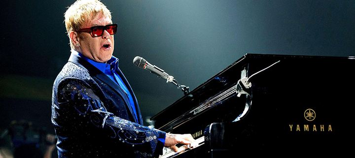 Ο Elton John κατέβηκε από την σκηνή φωνάζοντας στους θαυμαστές του «Τα σκατ@@ατε» #music #Radio #grxpress #gossip #celebritiesnews - Φωτογραφία 1