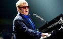 Ο Elton John κατέβηκε από την σκηνή φωνάζοντας στους θαυμαστές του «Τα σκατ@@ατε» #music #Radio #grxpress #gossip #celebritiesnews