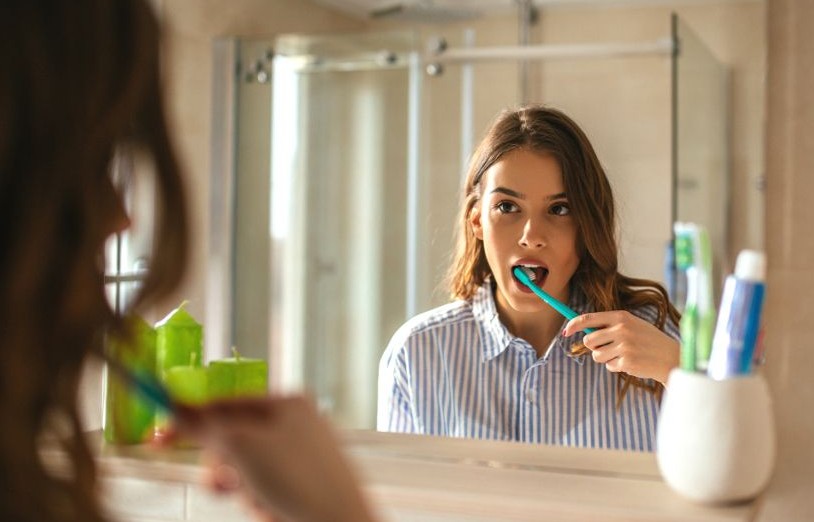Τι πρέπει να κάνεις με την οδοντόβουρτσά σου αν ήσουν πρόσφατα άρρωστη - Φωτογραφία 1