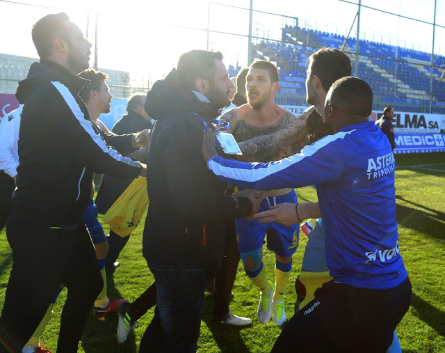 Αστέρας Τρίπολης - ΠΑΟΚ 3-2: Έπεσε ξύλο μετά το τέλος του αγώνα! (ΦΩΤΟ & ΒΙΝΤΕΟ) - Φωτογραφία 6