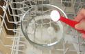 Πώς να καθαρίσετε και να απολυμάνετε εσωτερικά το πλυντήριο πιάτων [video]