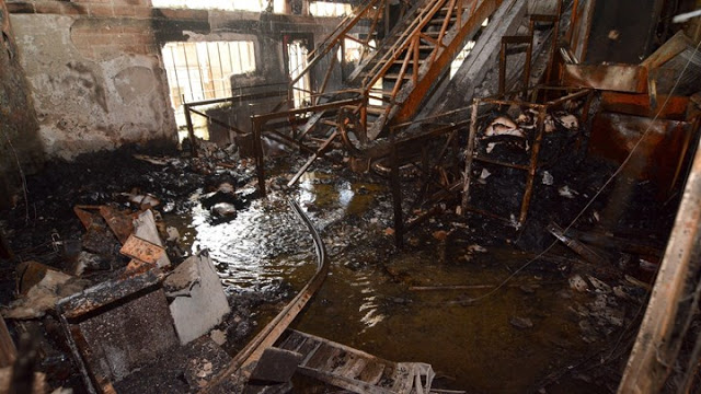 Εικόνες καταστροφής από το εσωτερικό της Β' ΔΟΥ Λάρισας (βίντεο) - Φωτογραφία 1
