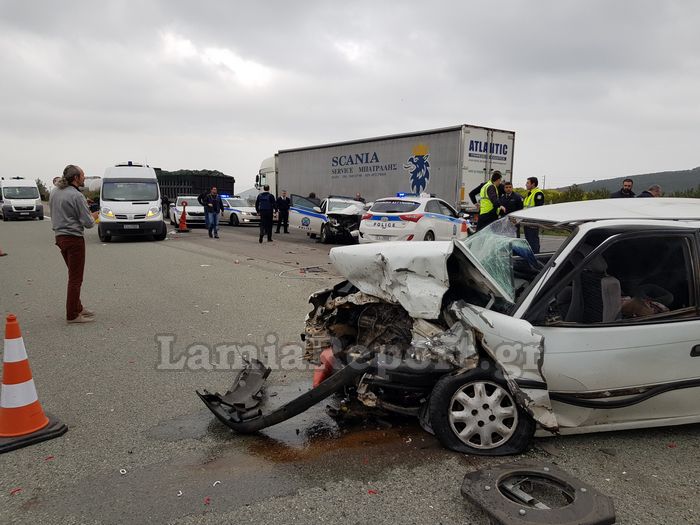 Επεισοδιακή καταδίωξη στην Αθηνών - Λαμίας: Οδηγός εμβόλισε περιπολικά και πήγαινε ανάποδα στην εθνική - Φωτογραφία 4