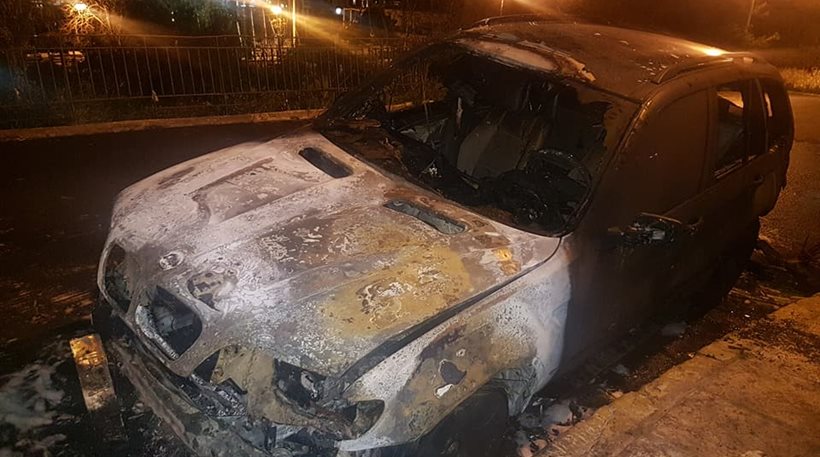 Έκαψαν το αυτοκίνητο του πρώην προέδρου της ΟΝΝΕΔ Γιάννη Κουλιζάκου - Φωτογραφία 1