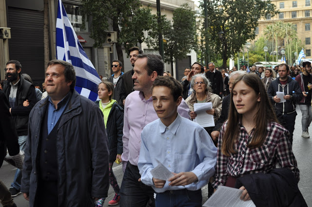 Αναλυτικό φωτορεπορτάζ από το συλλαλητήριο ενάντια στα νέα Θρησκευτικά - Φωτογραφία 10