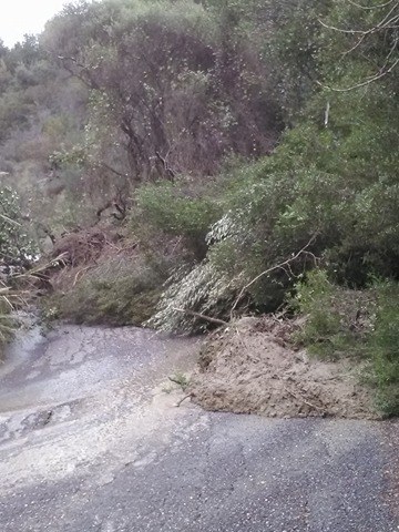 Μεγάλωσε το φαινόμενο της κατολίσθησης στα ΛΟΥΤΡΑ ΤΡΥΦΟΥ - ΔΕΙΤΕ εικόνες και βίντεο που δείχνουν το μέγεθος της καταστροφής! - Φωτογραφία 8