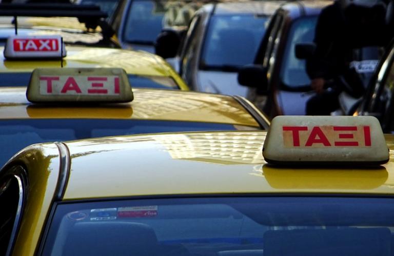 Απεργούν τα ταξί λόγω...uber - Φωτογραφία 1