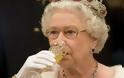 Αυτά τα τέσσερα κοκτέιλ πίνει καθημερινά η βασίλισσα Ελισάβετ
