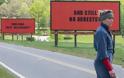 Οι τρεις πινακίδες έξω από το Εμπινγκ, στο Μιζούρι: Η πραγματική ιστορία - Φωτογραφία 1