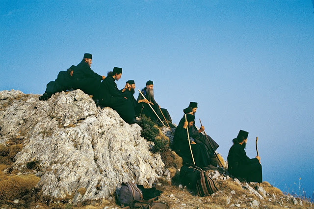 10341 - Έφυγε από τη ζωή ο Γιώργος Πούπης, ο φωτογράφος με τα δεκάδες λευκώματα για το Άγιο Όρος. - Φωτογραφία 3