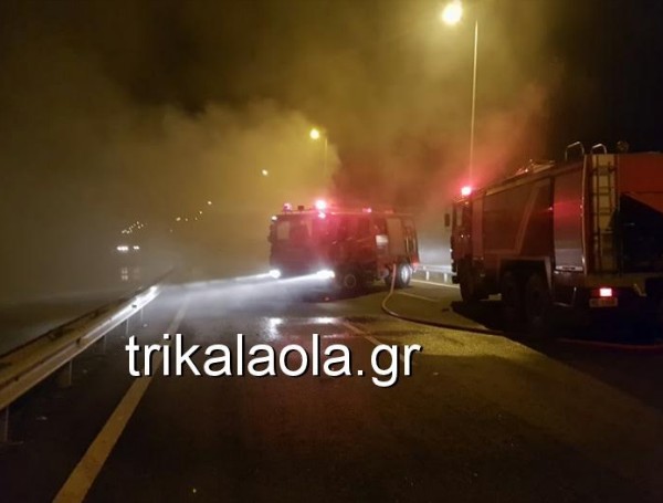 Πύρινη κόλαση: Φορτηγό λαμπάδιασε στην Ε.Ο. Λάρισας-Τρικάλων [photos+video] - Φωτογραφία 1