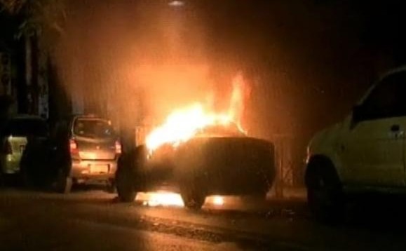 Παρανάλωμα του πυρός αυτοκίνητο τα ξημερώματα στην Πάτρα - Δεύτερο περιστατικό σε τρεις ημέρες! - Φωτογραφία 1