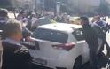 Εξαγριωμένοι οδηγοί ταξί κατά οδηγού Uber στην πλατεία Συντάγματος [Βίντεο]
