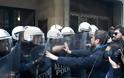 Ένταση και ξύλο σε διαμαρτυρίες κατά των πλειστηριασμών σε Αθήνα και Θεσσαλονίκη [Βίντεο-Εικόνες] - Φωτογραφία 2