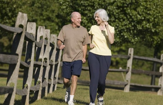Ελαφριά άσκηση και λίγο αλκοόλ παρατείνουν τη ζωή των ηλικιωμένων - Φωτογραφία 1