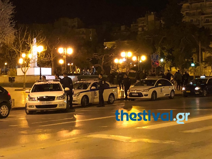 Θεσσαλονίκη: Έφοδος οπαδών του ΠΑΟΚ στα γραφεία του ΣΥΡΙΖΑ τα ξημερώματα - Φωτογραφία 2