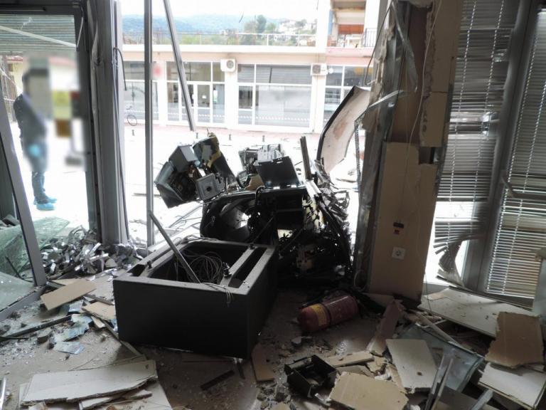 Θεσσαλονίκη: Νέα έκρηξη σε ΑΤΜ – Το ανατίναξαν με αέριο και βούτηξαν τα χρήματα που υπήρχαν μέσα! - Φωτογραφία 1