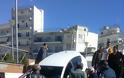 Απίστευτες σκηνές στη Χαλκίδα: Αυτοκίνητο «κατέβηκε» τα σκαλιά! (ΦΩΤΟ) - Φωτογραφία 2