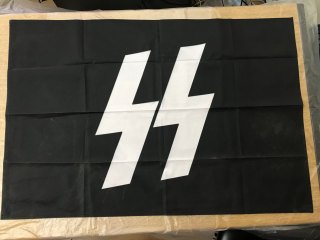 Ναζιστικές σημαίες, μαχαίρια, γκαζάκια και κροτίδες στα σπίτια των συλληφθέντων της Combat 18 - Φωτογραφία 18