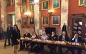Η Βουλή έπαιξε σκάκι - Σε ρυθμούς «ρουα ματ» και η Ζωή Λιβανίου (ΦΩΤΟ) - Φωτογραφία 2