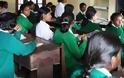 Ινδία: Γιατί οι αρχές αναγκάζουν τους μαθητές να φορούν σαγιονάρες κατά τη διάρκεια των εξετάσεων;