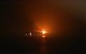 Εικόνες-σοκ: Μεγάλη πυρκαγιά σε φορτηγό πλοίο