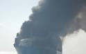 Εικόνες-σοκ: Μεγάλη πυρκαγιά σε φορτηγό πλοίο - Φωτογραφία 3
