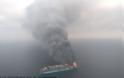 Εικόνες-σοκ: Μεγάλη πυρκαγιά σε φορτηγό πλοίο - Φωτογραφία 6