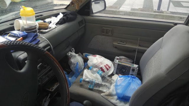 Αγρίνιο: Κοιμάται τρεις μήνες μέσα σε αυτοκίνητο! (ΔΕΙΤΕ ΦΩΤΟ) - Φωτογραφία 2