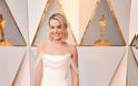 Το φόρεμα της Margot Robbie για τα Oscar χρειάστηκε 600 ώρες για να κατασκευαστεί! - Φωτογραφία 2