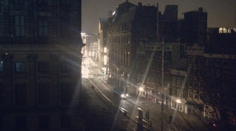 Ολλανδία: Πολύωρο μπλακάουτ στο Άμστερνταμ εξαιτίας τεχνικής βλάβης - Φωτογραφία 1