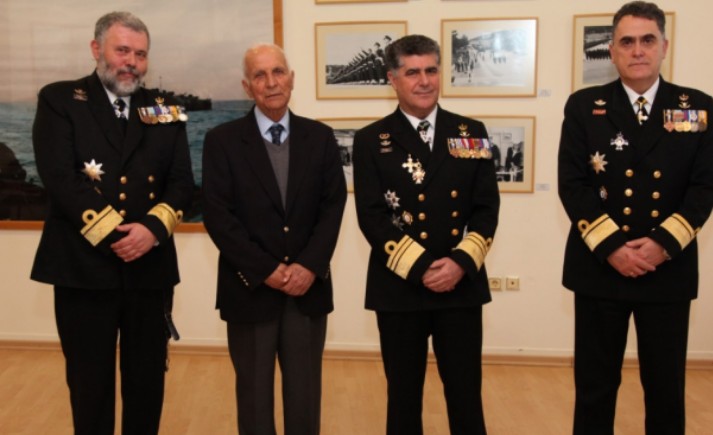 Μία φωτογραφία τεσσάρων ναυάρχων και δύο αρχηγών - Φωτογραφία 1