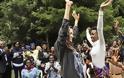 Η Angelina Jolie σε fashion show προσφύγων στο Ναϊρόμπι της Κένυας - Φωτογραφία 1