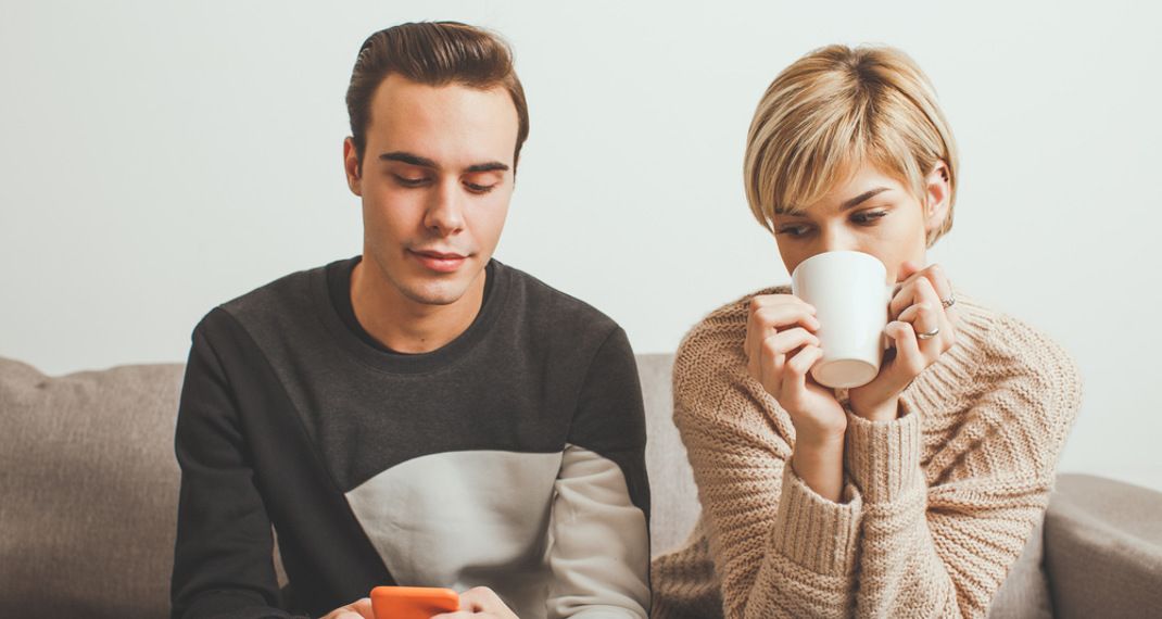 Ζηλεύεις τον σύντροφό σου; Ερευνα αποκαλύπτει τους λόγους και τους 5 τρόπους να το ξεπεράσεις - Φωτογραφία 1