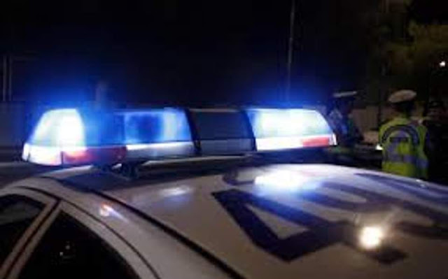 Στο αυτόφωρο 34χρονη αστυνομικός - βρέθηκε το όπλο της σε ΙΧ με πλαστές πινακίδες - Φωτογραφία 1