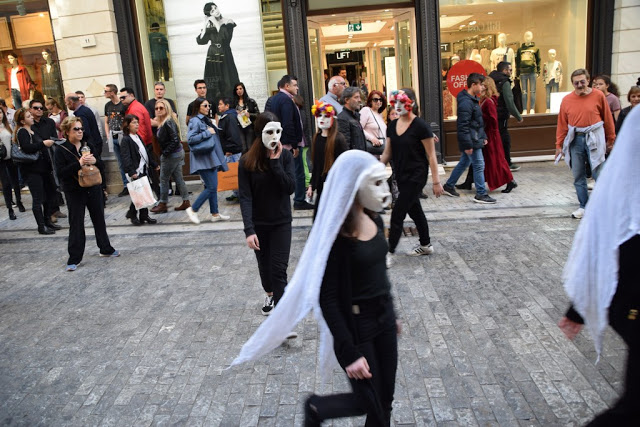 Το καλλιτεχνικό σχολείο Γέρακα παρουσίασε θεατροποιημένο Ποιητικό έργο του Ξηρομερίτη εκπαιδευτικού Γιάννη Γερογιάννη, στην Πλατεία Συντάγματος (ΦΩΤΟ-ΒΙΝΤΕΟ) - Φωτογραφία 78