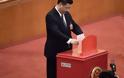 Αυτοκράτορας της Κίνας ο Σι Τζιπίνγκ: Το κοινοβούλιο τον έχρισε πρόεδρο εφ' όρου ζωής