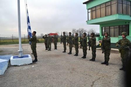 Ο αρχηγός του ΓΕΣ κάνει περιπολία στη συνοριακή γραμμή του Έβρου - Φωτογραφία 3