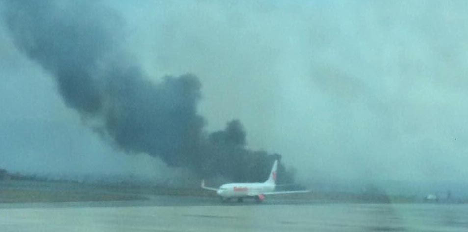 Φωτος: Συνετρίβη αεροσκάφος στο Κατμαντού κατά την προσγείωση - Φωτογραφία 5