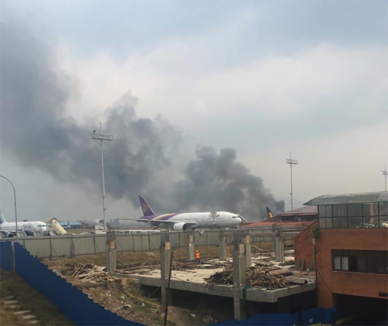 Φωτος: Συνετρίβη αεροσκάφος στο Κατμαντού κατά την προσγείωση - Φωτογραφία 6