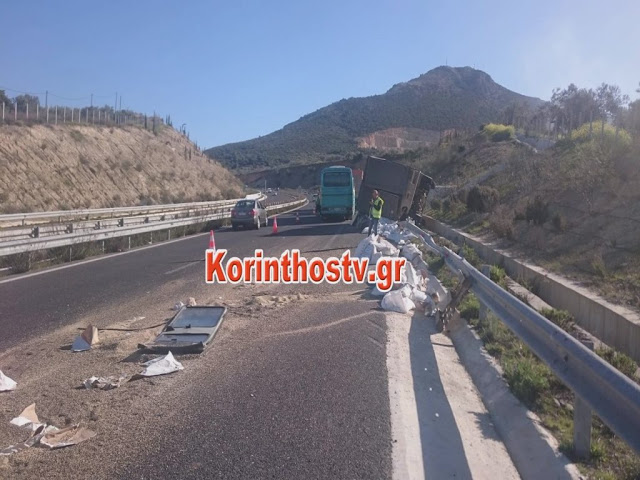 Πελοπόννησος: Τροχαίο στην Κορίνθου Τρίπολης με 3 τραυματίες – Σύγκρουση λεωφορείου με φορτηγό - Φωτογραφία 4
