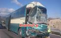Πελοπόννησος: Τροχαίο στην Κορίνθου Τρίπολης με 3 τραυματίες – Σύγκρουση λεωφορείου με φορτηγό - Φωτογραφία 1