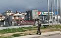 Πάτρα: Καζάνι που βράζει πάλι το Λιμάνι - Νέο ντου εκατοντάδων μεταναστών - Ισχυρή δύναμη της ΕΛ.ΑΣ και ΜΑΤ στην περιοχή [photos+video] - Φωτογραφία 4