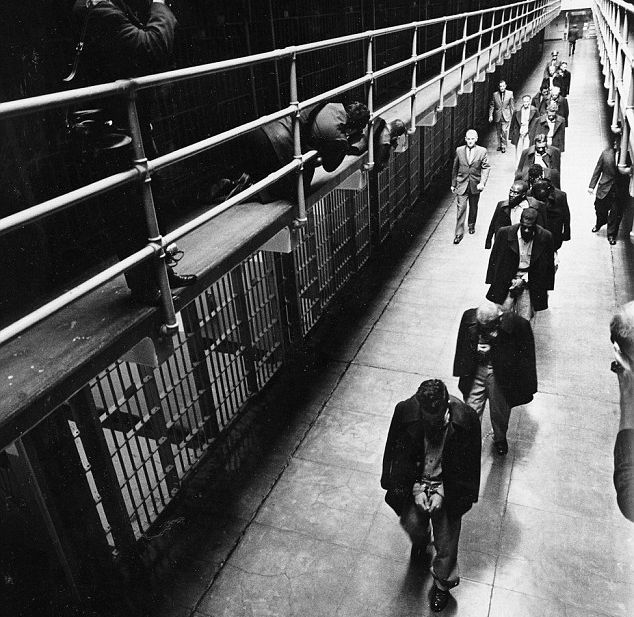 H τελευταία φωτογραφία από το Αλκατράζ με τους φυλακισμένους να αποχωρούν - Φωτογραφία 2