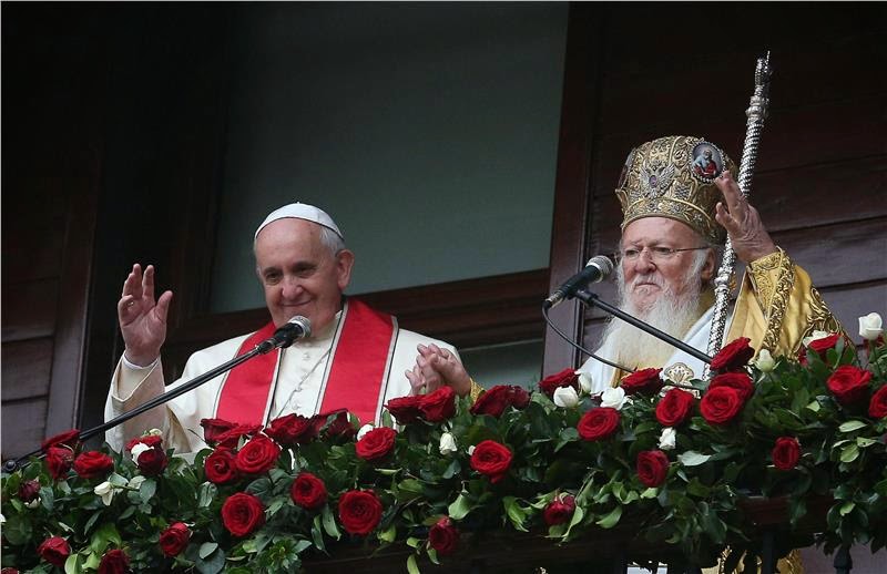 Ο Πατριάρχης Βαρθολομαίος εξαίρει το γεγονός της σύμπτωσης προσανατολισμού με τον Πάπα Φραγκίσκο για την αποκατάσταση της διαρραγείσης ενότητος του Χριστιανικού κόσμου - Φωτογραφία 1