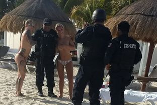 Mεξικό: Απολύθηκαν αστυνομικοί που φωτογραφήθηκαν με ημίγυμνες τουρίστριες - Φωτογραφία 1